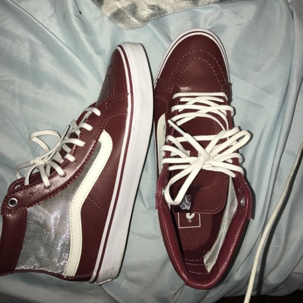 MAROON VANS SIZE 8 WORN ONCE